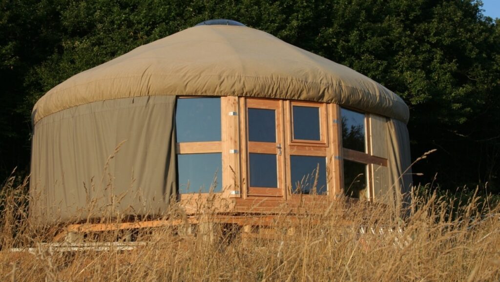yourte contemporaine en bourgogne